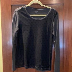 Gray and black long sleeve shirt.